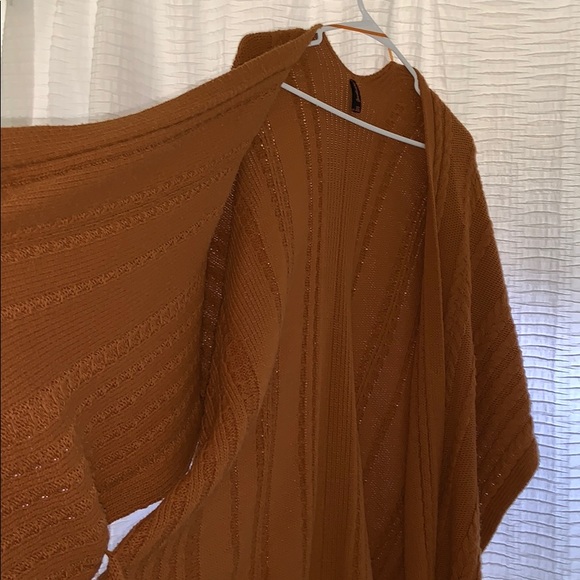 Cape - Picture 4 of 5